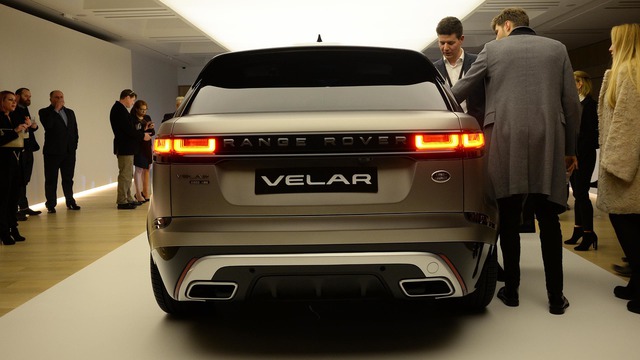 Ngắm Range Rover Velar bằng xương, bằng thịt, cạnh tranh Porsche Macan - Ảnh 11.