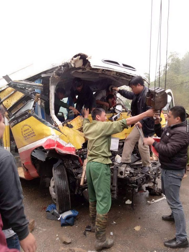 Thái Nguyên: Xe buýt đâm ô tô tải, 9 người thương vong - Ảnh 3.