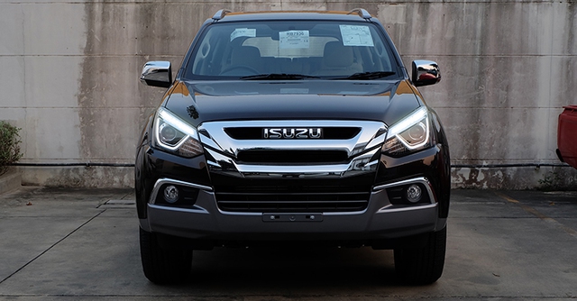 Cận cảnh SUV cỡ trung Isuzu MU-X 2017 bằng xương, bằng thịt - Ảnh 1. Cận cảnh SUV cỡ trung Isuzu MU-X 2017 bằng xương, bằng thịt - Ảnh 1.