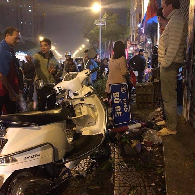 Toyota Yaris gây tai nạn liên hoàn tại Hà Nội, ít nhất 6 người bị thương - Ảnh 7.
