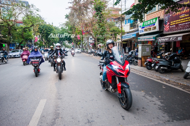 Hà Nội: Dàn nữ biker xuống phố ngày 8/3 - Ảnh 2.