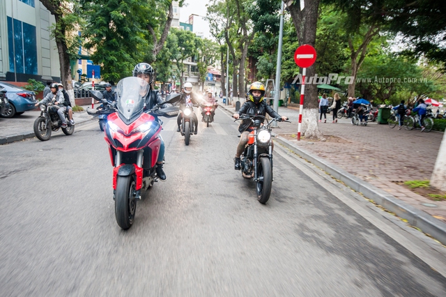Hà Nội: Dàn nữ biker xuống phố ngày 8/3 - Ảnh 3.