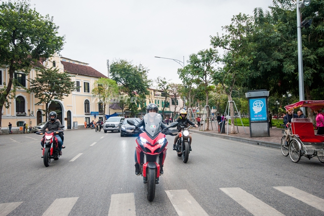 Hà Nội: Dàn nữ biker xuống phố ngày 8/3 - Ảnh 8.
