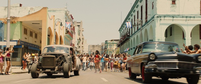 Trailer mới của Fast and Furious 8 với hàng loạt cảnh phá xe khiến khán giả sốt xình xịch - Ảnh 4.