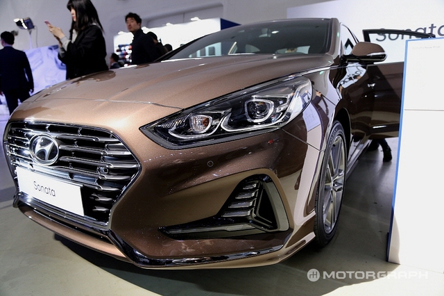 Cận cảnh sedan cỡ trung Hyundai Sonata 2018 ngoài đời thực - Ảnh 2.