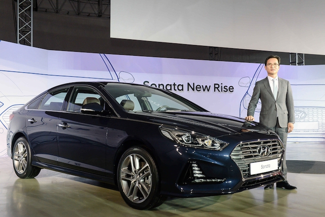Cận cảnh sedan cỡ trung Hyundai Sonata 2018 ngoài đời thực - Ảnh 4.