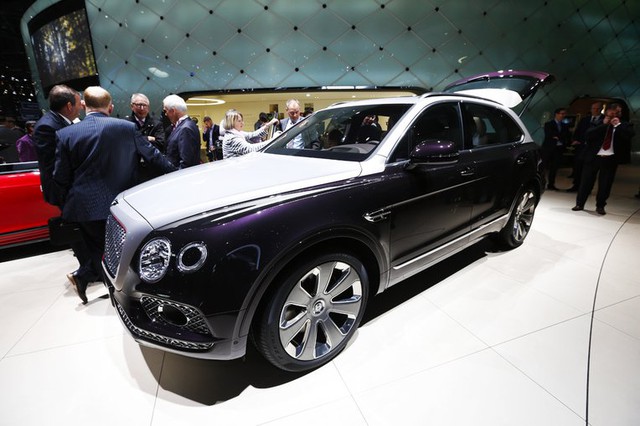 Cận cảnh SUV nhà giàu Bentley Bentayga Mulliner bằng xương, bằng thịt - Ảnh 1.