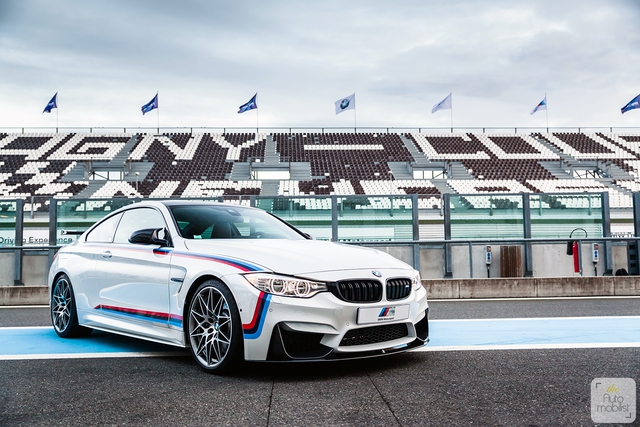 Mua BMW M4 đặc biệt được cho không siêu mô tô S1000RR 2017 và đồng hồ đeo tay - Ảnh 2. Mua BMW M4 đặc biệt được cho không siêu mô tô S1000RR 2017 và đồng hồ đeo tay - Ảnh 2.