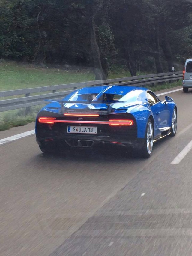 Bắt gặp Bugatti Chiron của cựu chủ tịch Volkswagen trên đường không giới hạn tốc độ - Ảnh 1.