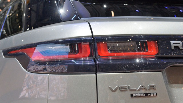 Chi tiết phiên bản đặc biệt đầu tiên của SUV hạng sang Range Rover Velar - Ảnh 10.