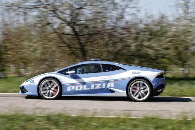 Cảnh sát Ý dùng siêu xe cây nhà, lá vườn Lamborghini Huracan làm ô tô tuần tra - Ảnh 3.
