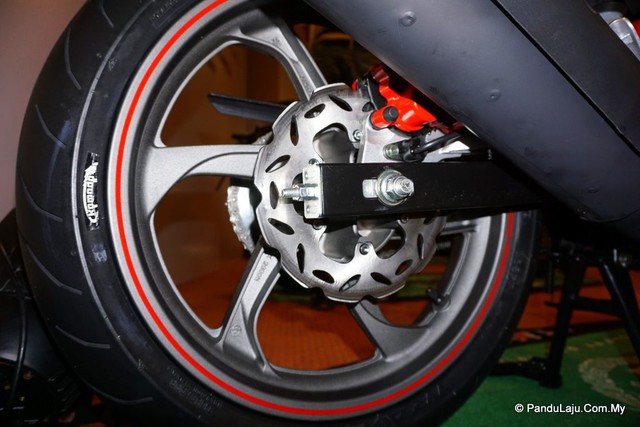 Cận cảnh xe côn tay Benelli RFS150i - đối thủ mới của Yamaha Exciter 150 - Ảnh 9. Cận cảnh xe côn tay Benelli RFS150i - đối thủ mới của Yamaha Exciter 150 - Ảnh 9.
