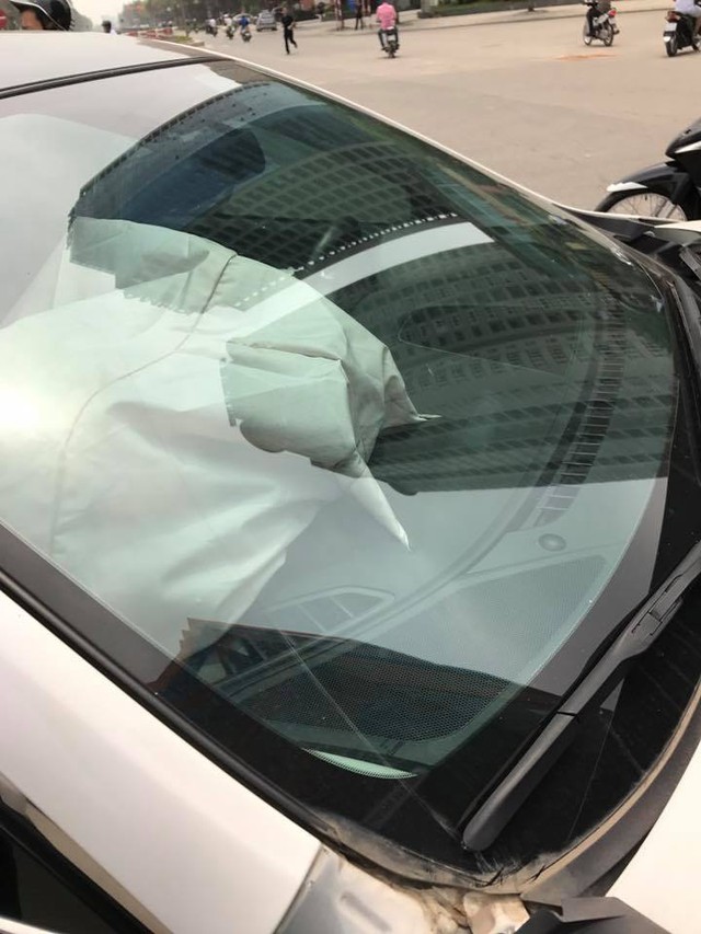 Hà Nội: Nữ tài xế lái Mazda6 đâm lật Toyota Land Cruiser Prado - Ảnh 4.