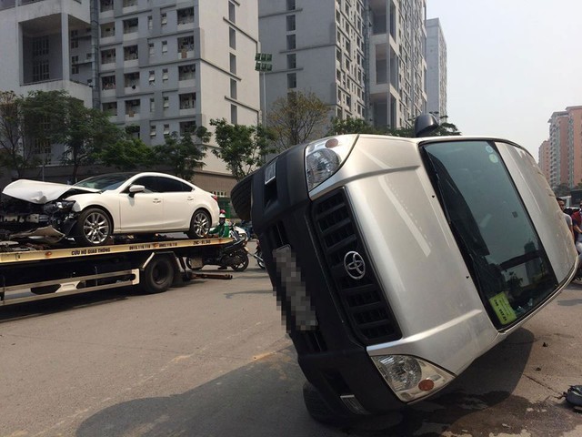 Hà Nội: Nữ tài xế lái Mazda6 đâm lật Toyota Land Cruiser Prado - Ảnh 7.