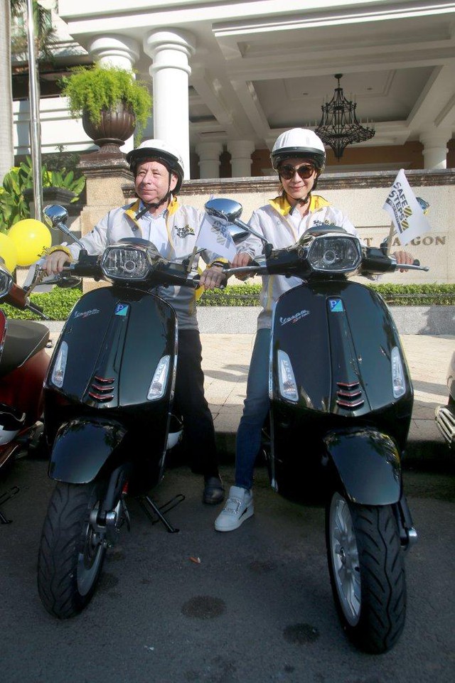 Dương Tử Quỳnh tham gia diễu hành bằng xe Vespa để tuyên truyền an toàn giao thông tại Việt Nam - Ảnh 4.