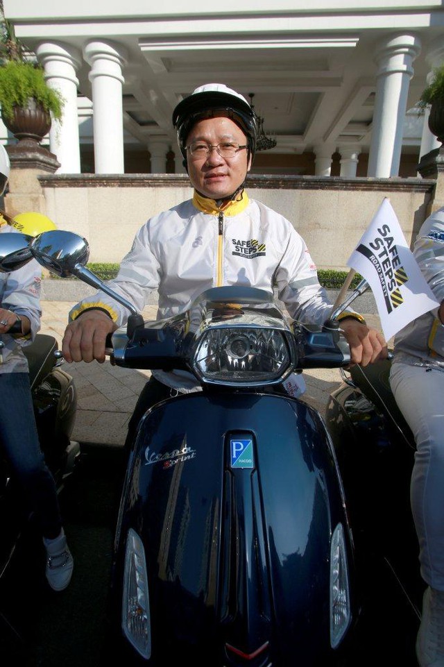 Dương Tử Quỳnh tham gia diễu hành bằng xe Vespa để tuyên truyền an toàn giao thông tại Việt Nam - Ảnh 6.