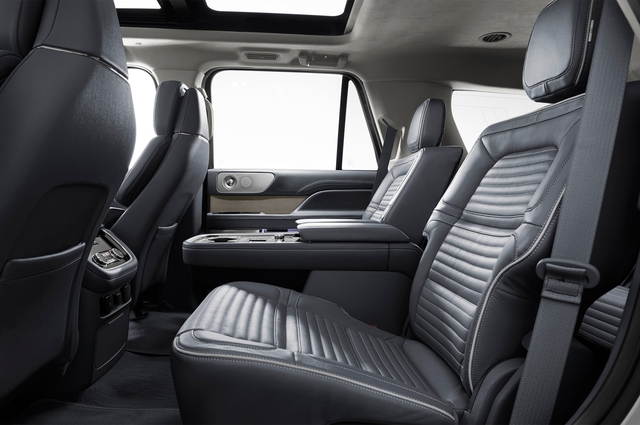 SUV hạng sang cỡ lớn Lincoln Navigator 2018 ra mắt với thiết kế thanh lịch và nội thất tiện nghi - Ảnh 9.