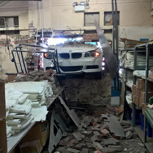 Hình ảnh vụ tai nạn của BMW 1-Series khiến nhiều người tưởng là hư cấu - Ảnh 2.