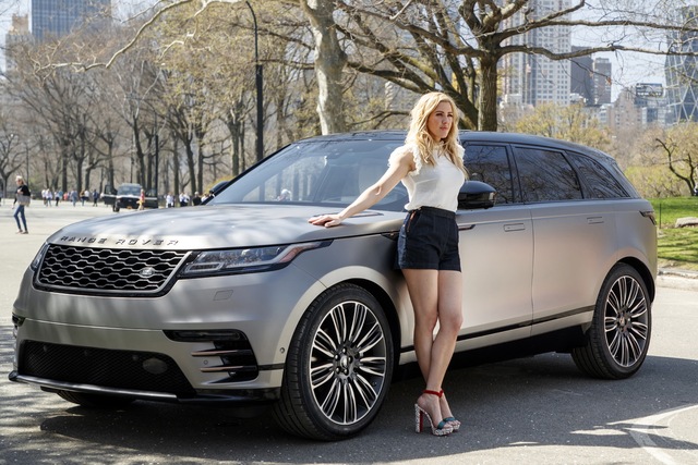 Nữ ca sỹ Ellie Goulding giới thiệu SUV hạng sang Range Rover Velar - Ảnh 1.