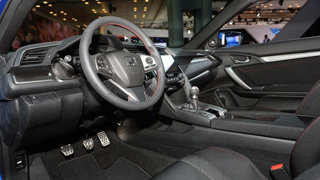 Honda Civic Si 2018 thu hút sự chú ý bất chấp những lời chê bai về công suất động cơ - Ảnh 9. Honda Civic Si 2018 thu hút sự chú ý bất chấp những lời chê bai về công suất động cơ - Ảnh 9.
