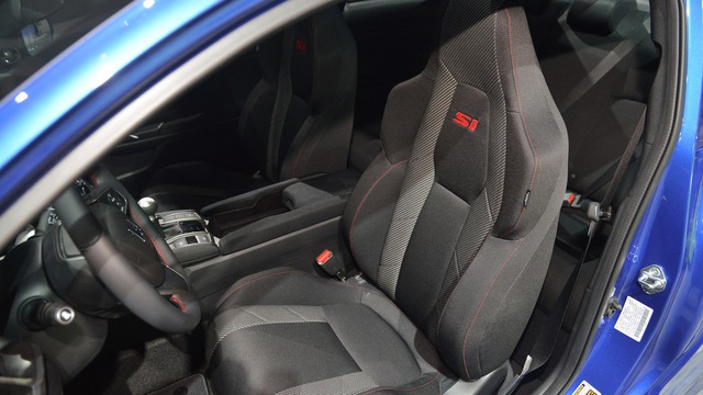 Honda Civic Si 2018 thu hút sự chú ý bất chấp những lời chê bai về công suất động cơ - Ảnh 11. Honda Civic Si 2018 thu hút sự chú ý bất chấp những lời chê bai về công suất động cơ - Ảnh 11.