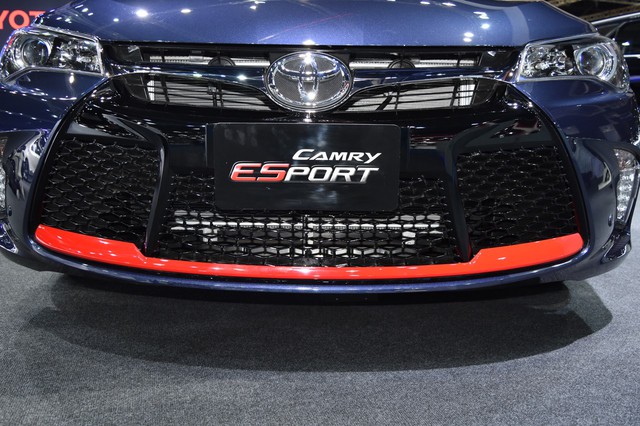 Làm quen với Toyota Camry phiên bản thể thao hơn, giá từ 1,081 tỷ Đồng - Ảnh 2.