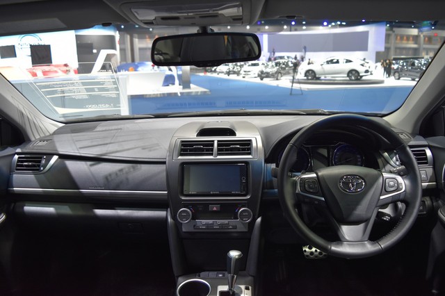 Làm quen với Toyota Camry phiên bản thể thao hơn, giá từ 1,081 tỷ Đồng - Ảnh 8.