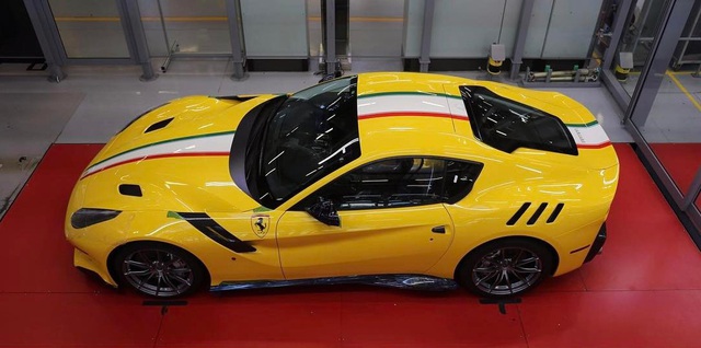 Cận cảnh siêu xe Ferrari F12tdf có một không hai của ông chủ hãng trang sức - Ảnh 10. Cận cảnh siêu xe Ferrari F12tdf có một không hai của ông chủ hãng trang sức - Ảnh 10.