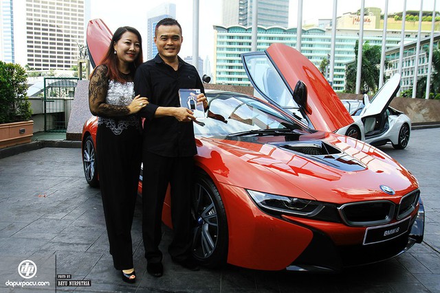 BMW i8 phiên bản đỏ rực về tay đại gia Indonesia, dân chơi Việt phát thèm - Ảnh 1.