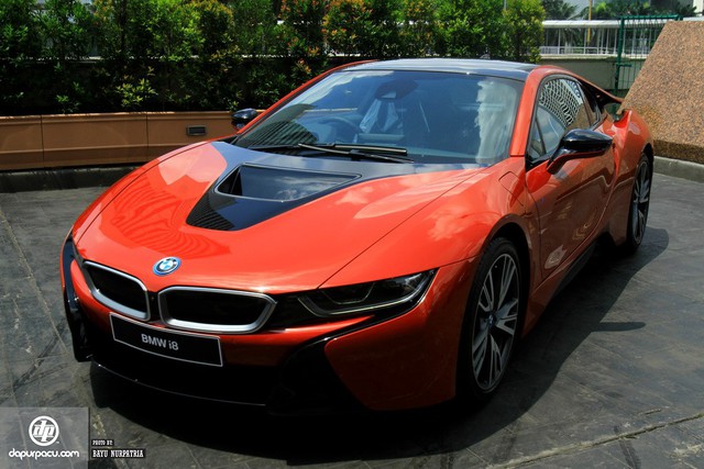 BMW i8 phiên bản đỏ rực về tay đại gia Indonesia, dân chơi Việt phát thèm - Ảnh 2.