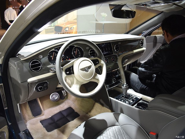 Xe siêu sang Bentley Mulsanne phiên bản vàng ra mắt nhà giàu Trung Quốc - Ảnh 5.