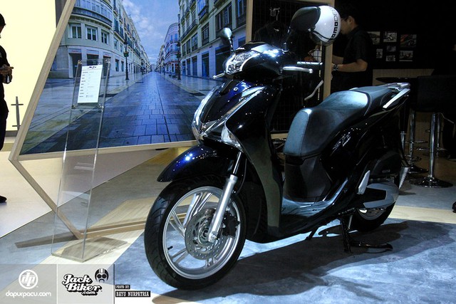Honda SH150i 2017 sản xuất tại Việt Nam ra mắt Indonesia với giá rẻ hơn - Ảnh 3. Honda SH150i 2017 sản xuất tại Việt Nam ra mắt Indonesia với giá rẻ hơn - Ảnh 3.