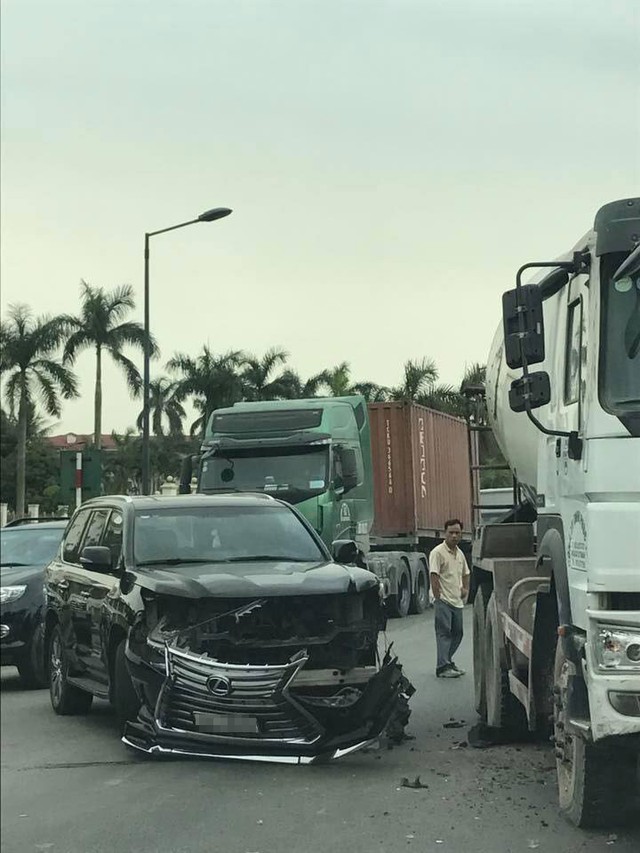 Hải Phòng: Mải xem tai nạn giữa xe bồn và Lexus LX570, tài xế ô tô tải đâm vào Toyota Vios - Ảnh 4.