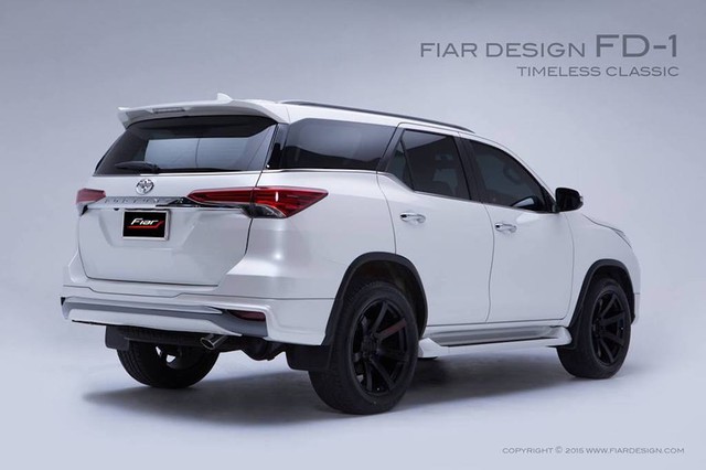 Toyota Fortuner 2017 được tân trang bằng bộ body kit xuất xứ Thái Lan - Ảnh 3.