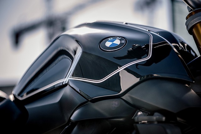 Làm quen với BMW R1200R Black Edition mới, giá từ 393,5 triệu Đồng - Ảnh 2. Làm quen với BMW R1200R Black Edition mới, giá từ 393,5 triệu Đồng - Ảnh 2.