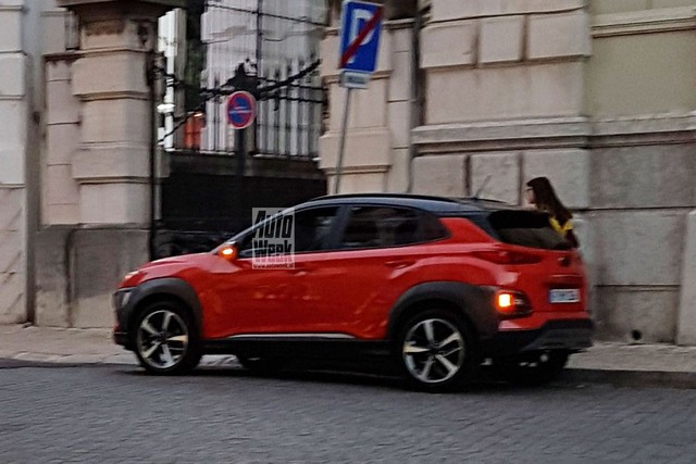 Crossover cỡ nhỏ Hyundai Kona 2018 bất ngờ xuất hiện trên đường phố - Ảnh 2.