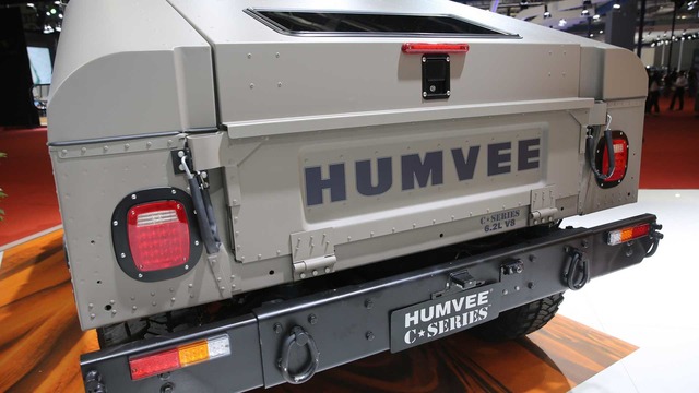 Huyền thoại Hummer H1 được hồi sinh để phục vụ giới nhà giàu - Ảnh 1.