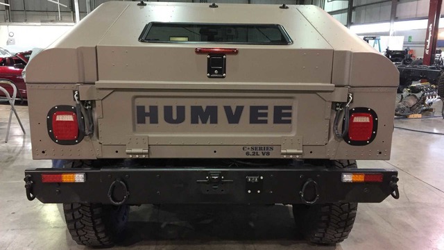 Huyền thoại Hummer H1 được hồi sinh để phục vụ giới nhà giàu - Ảnh 2.
