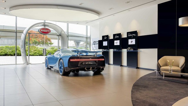 Bugatti khai trương showroom lớn nhất thế giới và trưng bày đúng 1 chiếc xe - Ảnh 1.