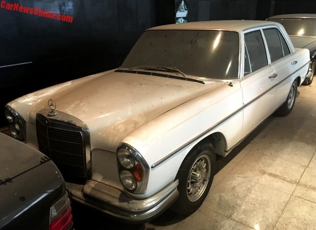 The Mercedes-Benz car collection is covered in dust, making many people sad - Photo 9.