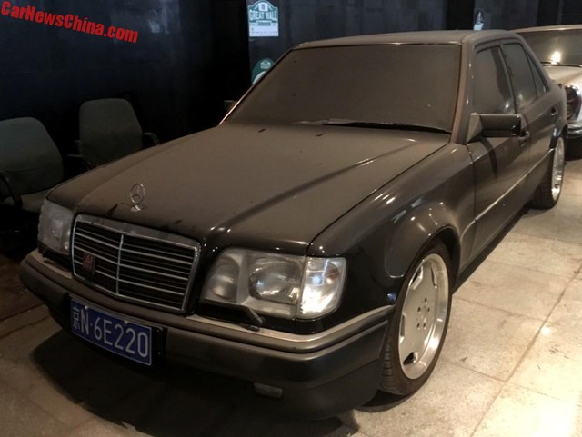 Bộ sưu tập Mercedes-Benz nằm phủ bụi khiến nhiều người xót xa - Ảnh 12.