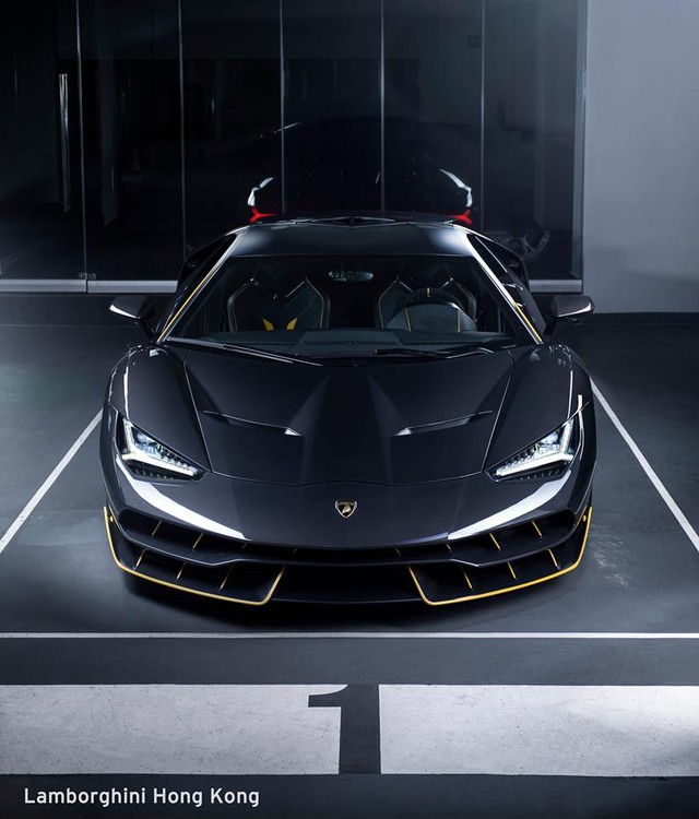 Siêu phẩm Lamborghini Centenario đầu tiên cập bến châu Á - Ảnh 1.
