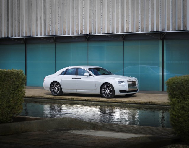 Rolls-Royce trình làng cặp xe siêu sang dành riêng cho xứ củ Sâm - Ảnh 2.