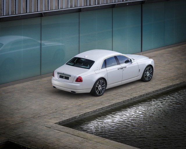 Rolls-Royce trình làng cặp xe siêu sang dành riêng cho xứ củ Sâm - Ảnh 15.