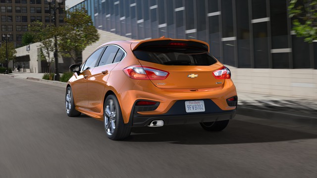 Chevrolet Cruze Hatchback 2018 phiên bản tiết kiệm nhiên liệu được báo giá - Ảnh 1.