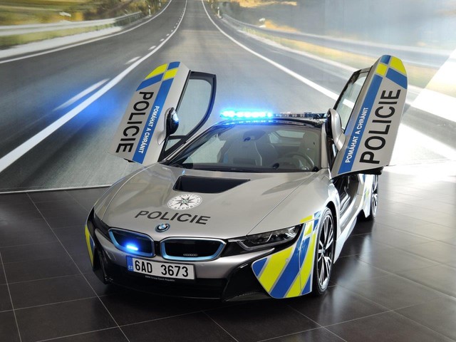 Chiêm ngưỡng xe tuần tra BMW i8 không phải của cảnh sát Dubai - Ảnh 5.