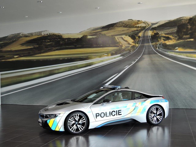 Chiêm ngưỡng xe tuần tra BMW i8 không phải của cảnh sát Dubai - Ảnh 7.