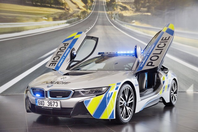 Chiêm ngưỡng xe tuần tra BMW i8 không phải của cảnh sát Dubai - Ảnh 9.