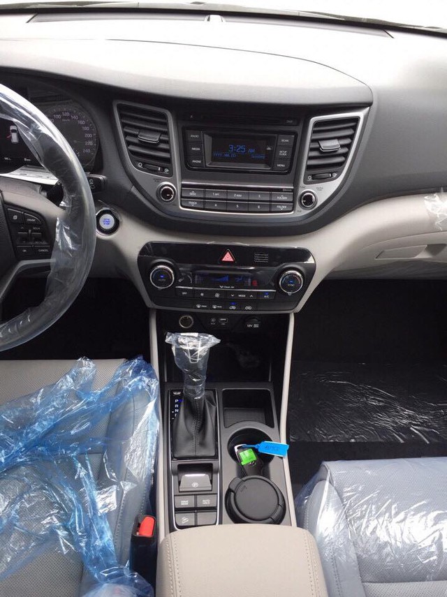 Crossover cỡ nhỏ Hyundai Tucson phiên bản mới lộ diện tại Việt Nam - Ảnh 4. Crossover cỡ nhỏ Hyundai Tucson phiên bản mới lộ diện tại Việt Nam - Ảnh 4.