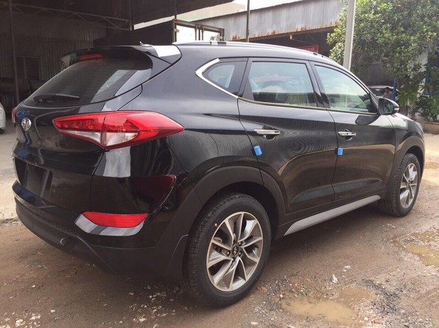 Crossover cỡ nhỏ Hyundai Tucson phiên bản mới lộ diện tại Việt Nam - Ảnh 7. Crossover cỡ nhỏ Hyundai Tucson phiên bản mới lộ diện tại Việt Nam - Ảnh 7.